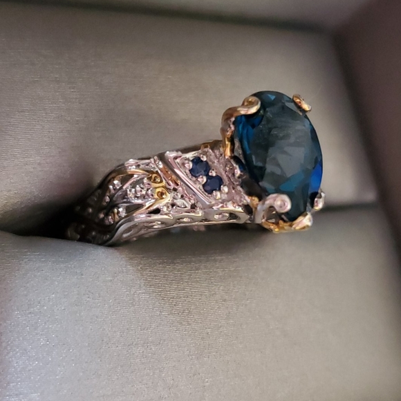 London Blue Pear Shape Ring - Picture 2 of 8